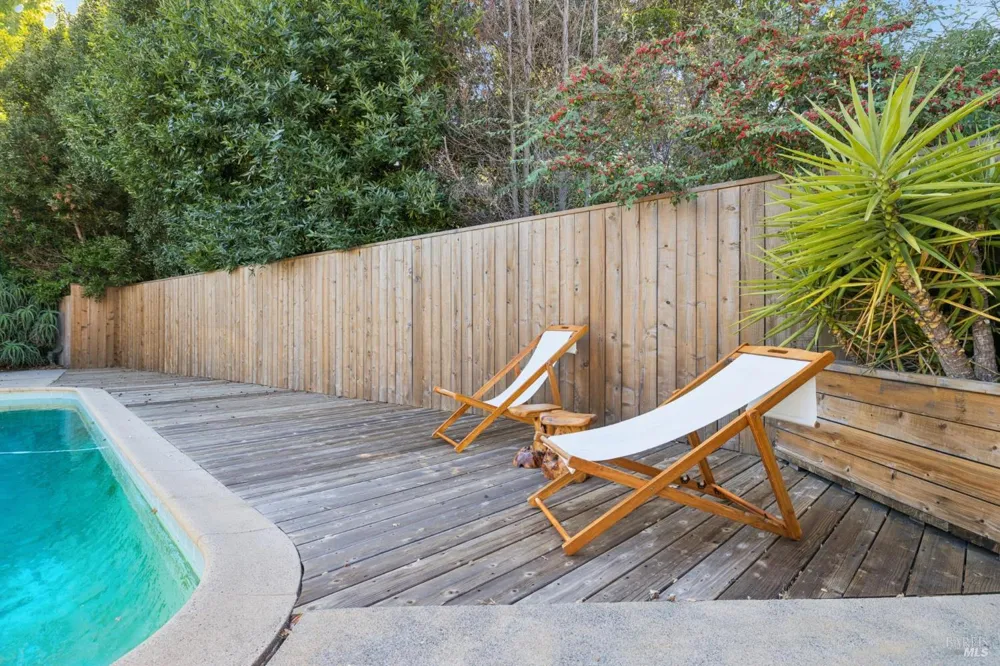 8 W Castlewood Drive San Rafael, CA 94901