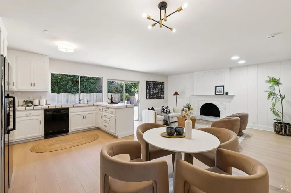 8 W Castlewood Drive San Rafael, CA 94901