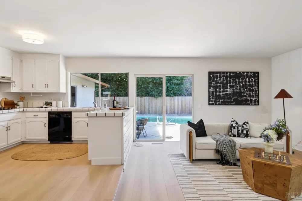 8 W Castlewood Drive San Rafael, CA 94901