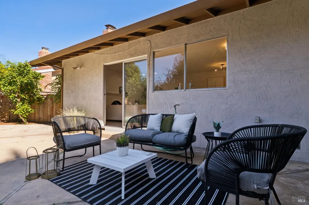 8 W Castlewood Drive San Rafael, CA 94901