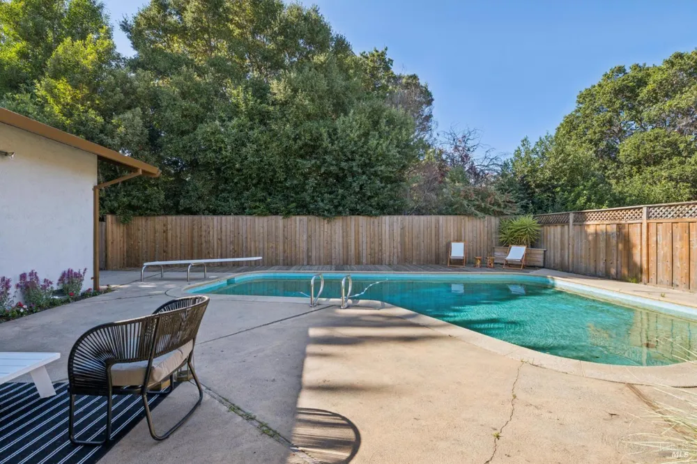 8 W Castlewood Drive San Rafael, CA 94901