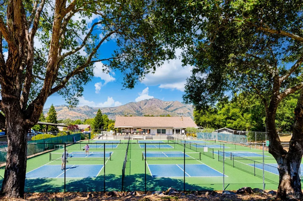 421 Meadowgreen Drive Santa Rosa, CA 95409