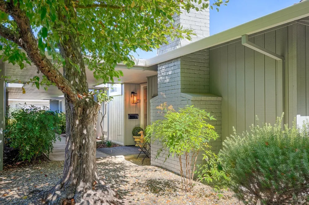 421 Meadowgreen Drive Santa Rosa, CA 95409