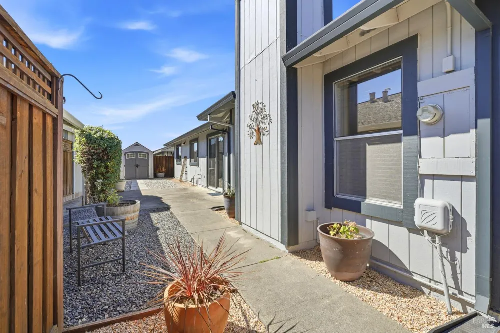 2044 Pinercrest Drive Santa Rosa, CA 95403