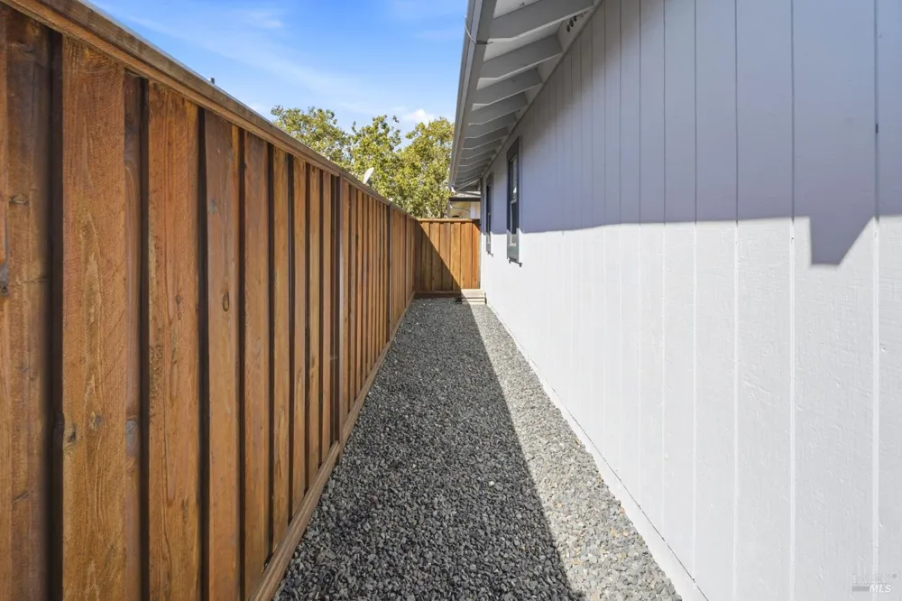 2044 Pinercrest Drive Santa Rosa, CA 95403
