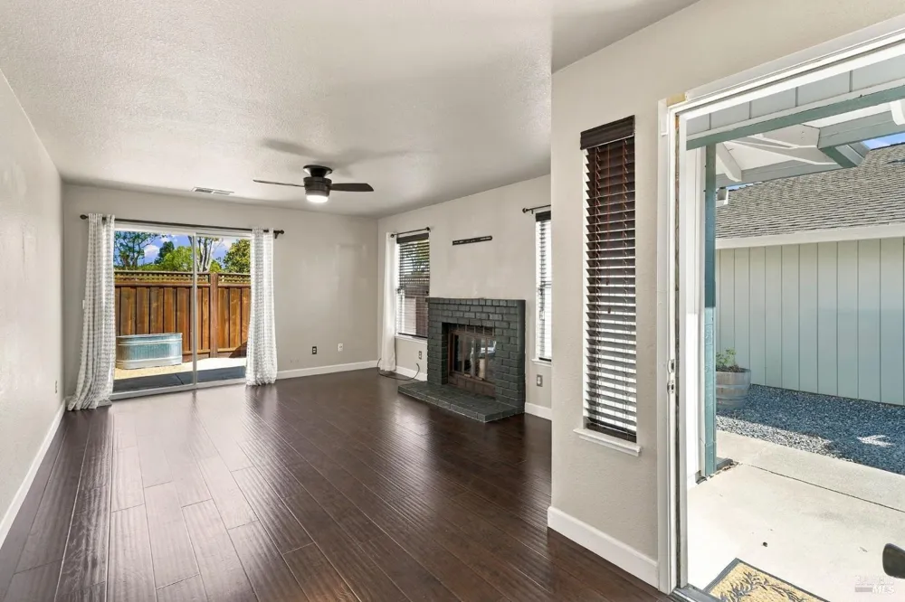 2044 Pinercrest Drive Santa Rosa, CA 95403