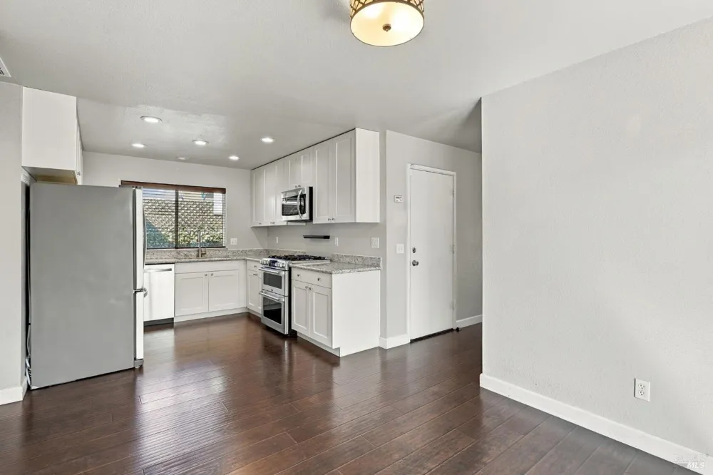 2044 Pinercrest Drive Santa Rosa, CA 95403