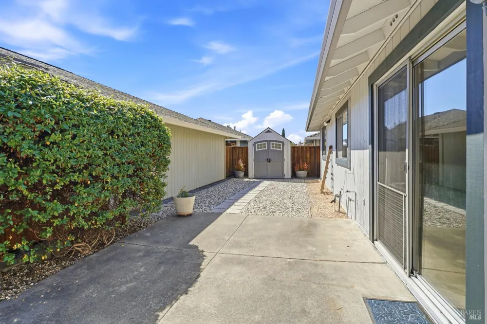 2044 Pinercrest Drive Santa Rosa, CA 95403