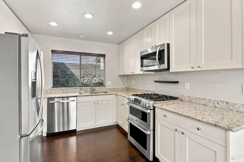 2044 Pinercrest Drive Santa Rosa, CA 95403