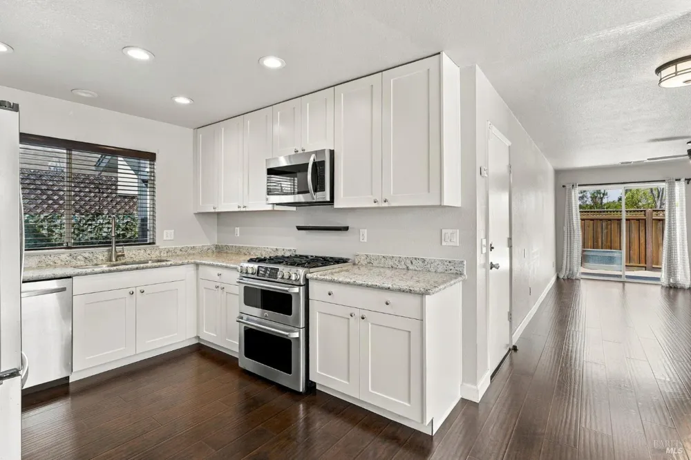 2044 Pinercrest Drive Santa Rosa, CA 95403