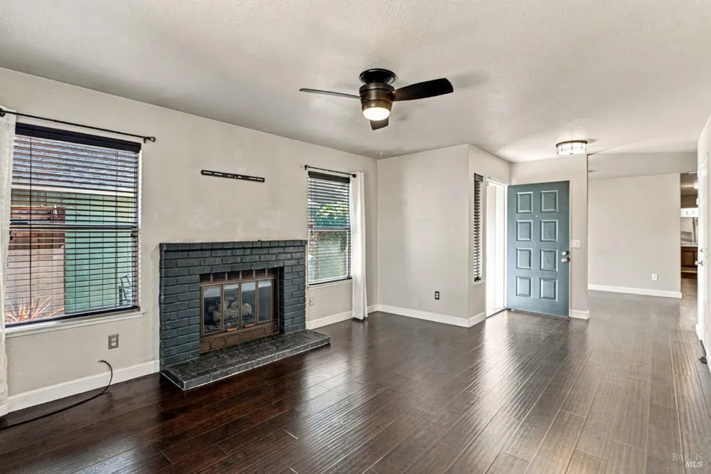 2044 Pinercrest Drive Santa Rosa, CA 95403