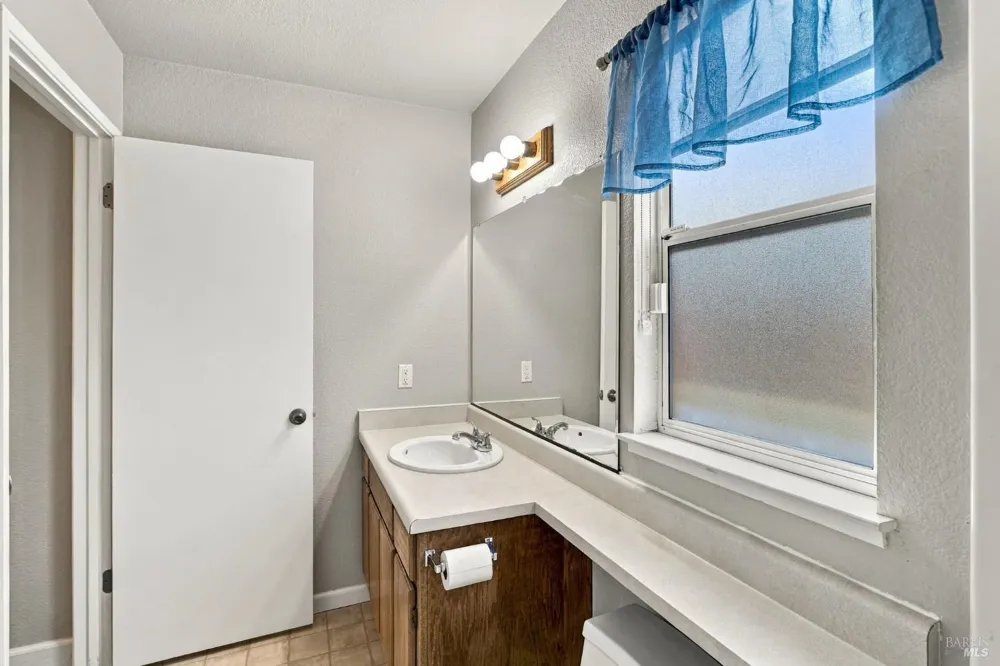 2044 Pinercrest Drive Santa Rosa, CA 95403