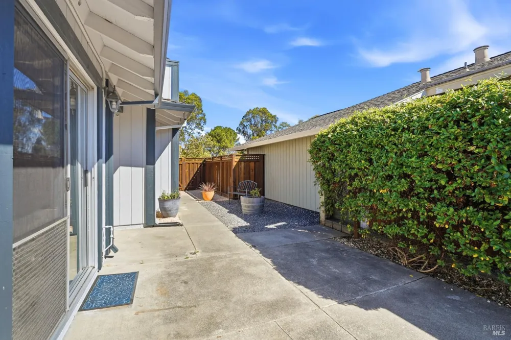 2044 Pinercrest Drive Santa Rosa, CA 95403