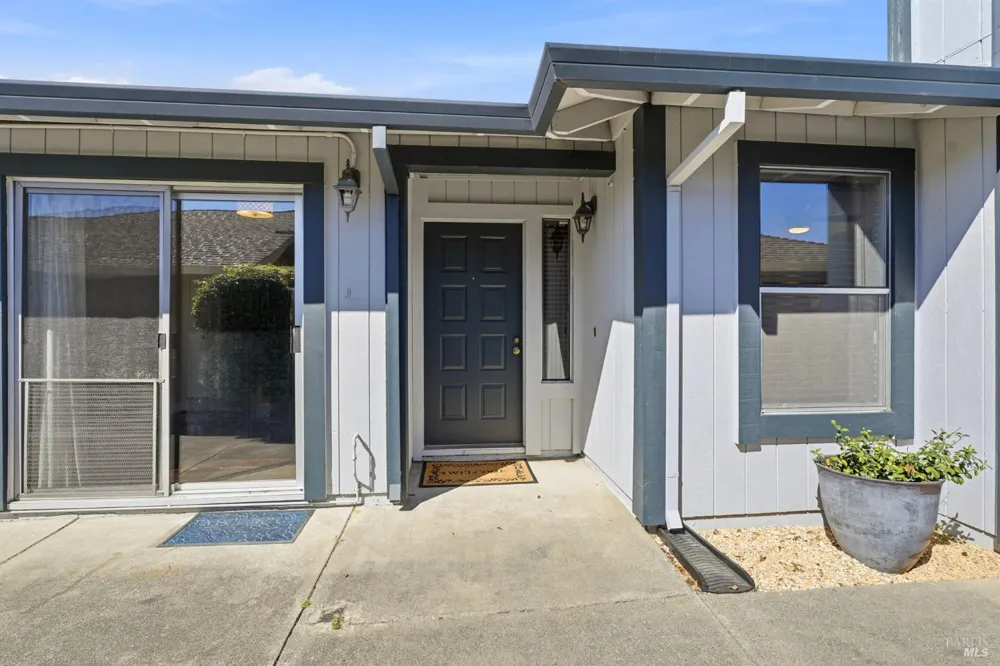 2044 Pinercrest Drive Santa Rosa, CA 95403