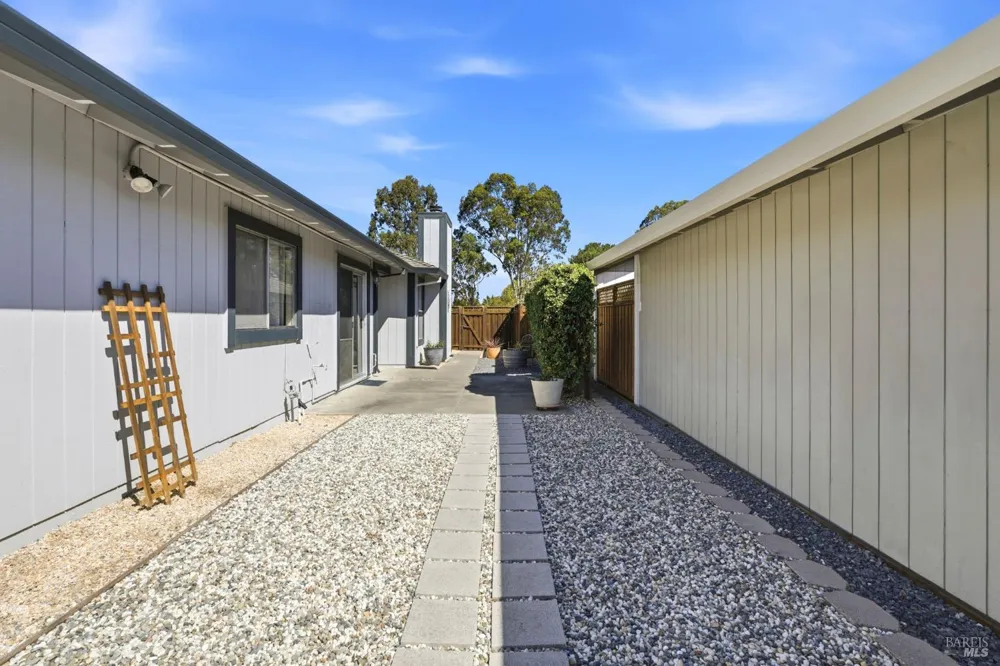 2044 Pinercrest Drive Santa Rosa, CA 95403