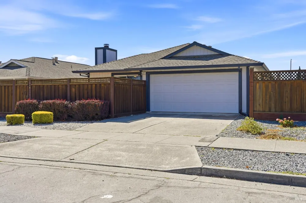 2044 Pinercrest Drive Santa Rosa, CA 95403