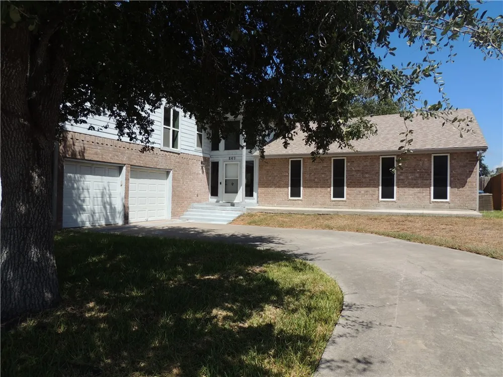 849 Cliff Drive Portland, TX 78374