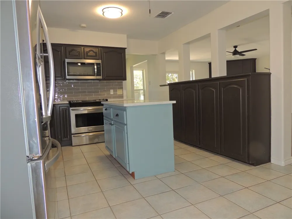 849 Cliff Drive Portland, TX 78374