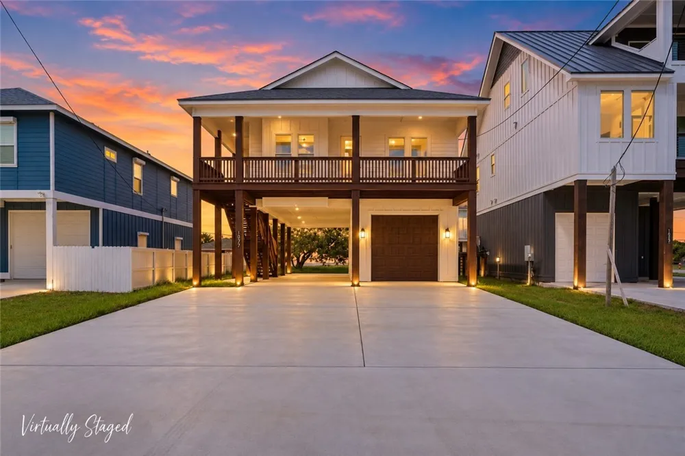 1007 S Live Oak Street Rockport, TX 78382