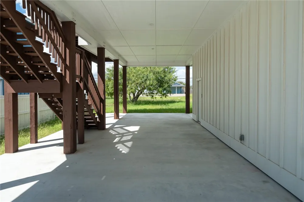 1007 S Live Oak Street Rockport, TX 78382