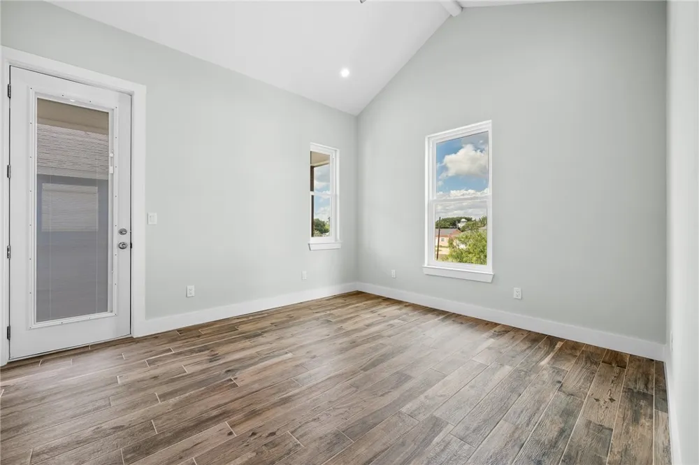 1007 S Live Oak Street Rockport, TX 78382