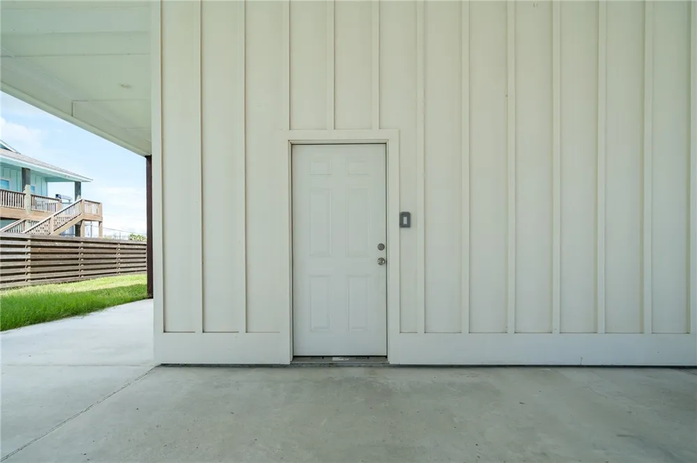 1007 S Live Oak Street Rockport, TX 78382