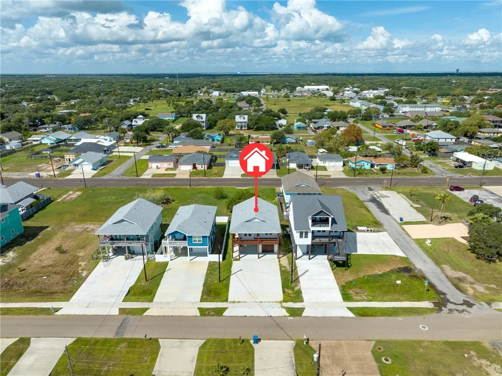 1007 S Live Oak Street Rockport, TX 78382