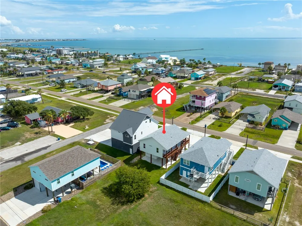 1007 S Live Oak Street Rockport, TX 78382