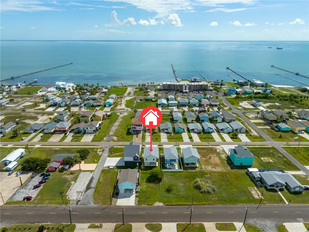 1007 S Live Oak Street Rockport, TX 78382
