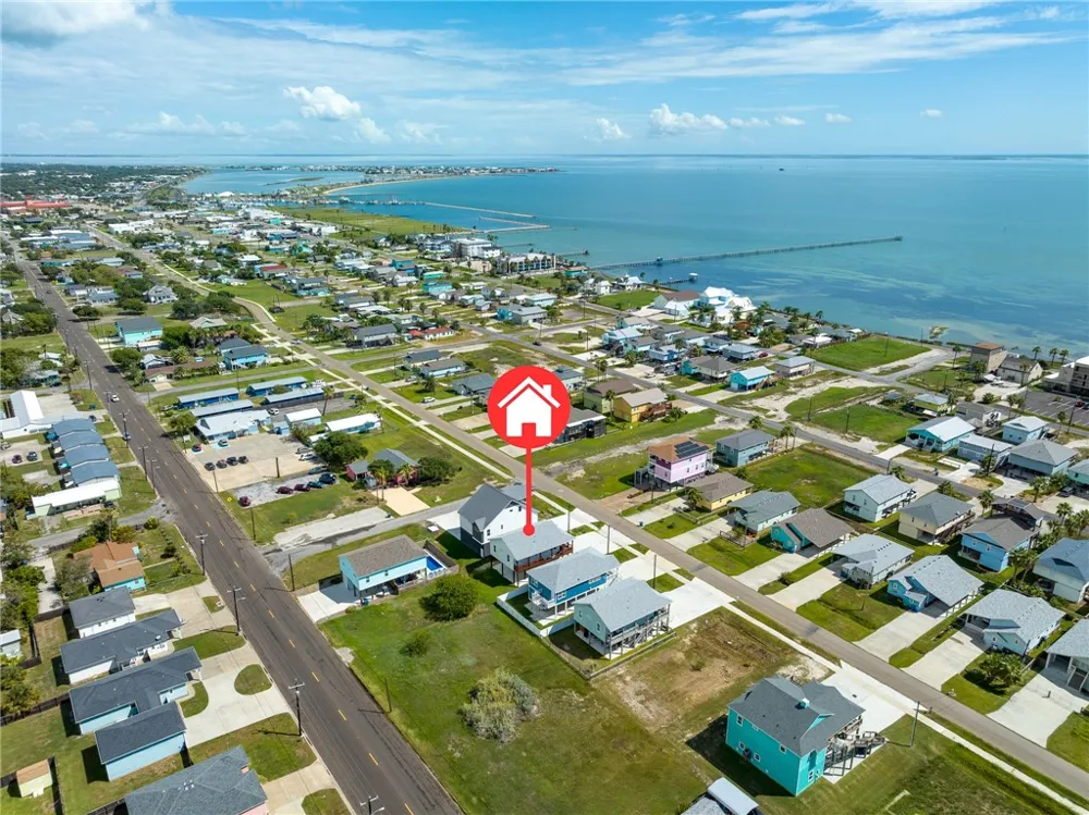 1007 S Live Oak Street Rockport, TX 78382