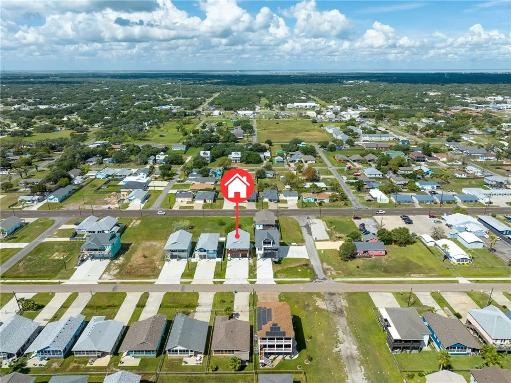 1007 S Live Oak Street Rockport, TX 78382