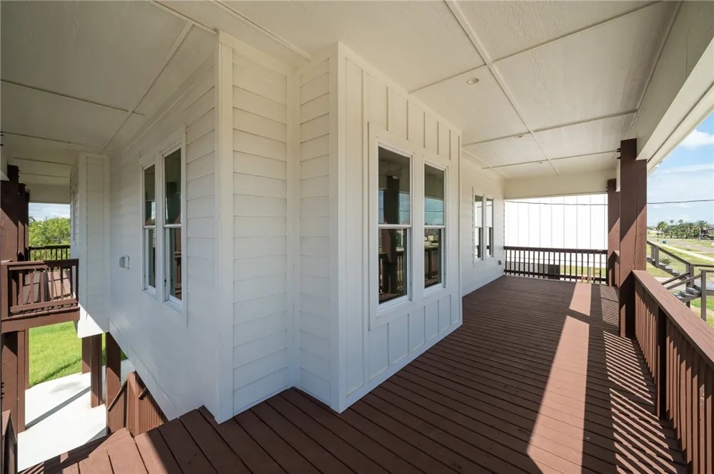 1007 S Live Oak Street Rockport, TX 78382