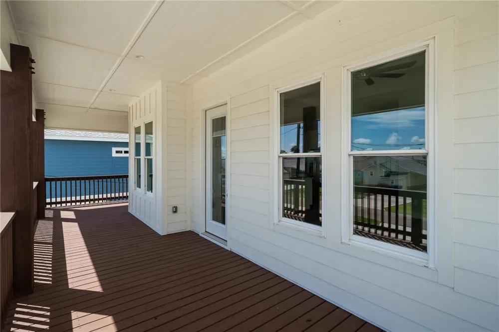 1007 S Live Oak Street Rockport, TX 78382