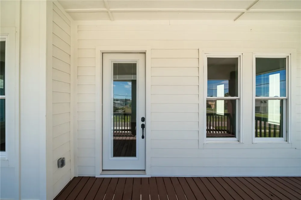 1007 S Live Oak Street Rockport, TX 78382