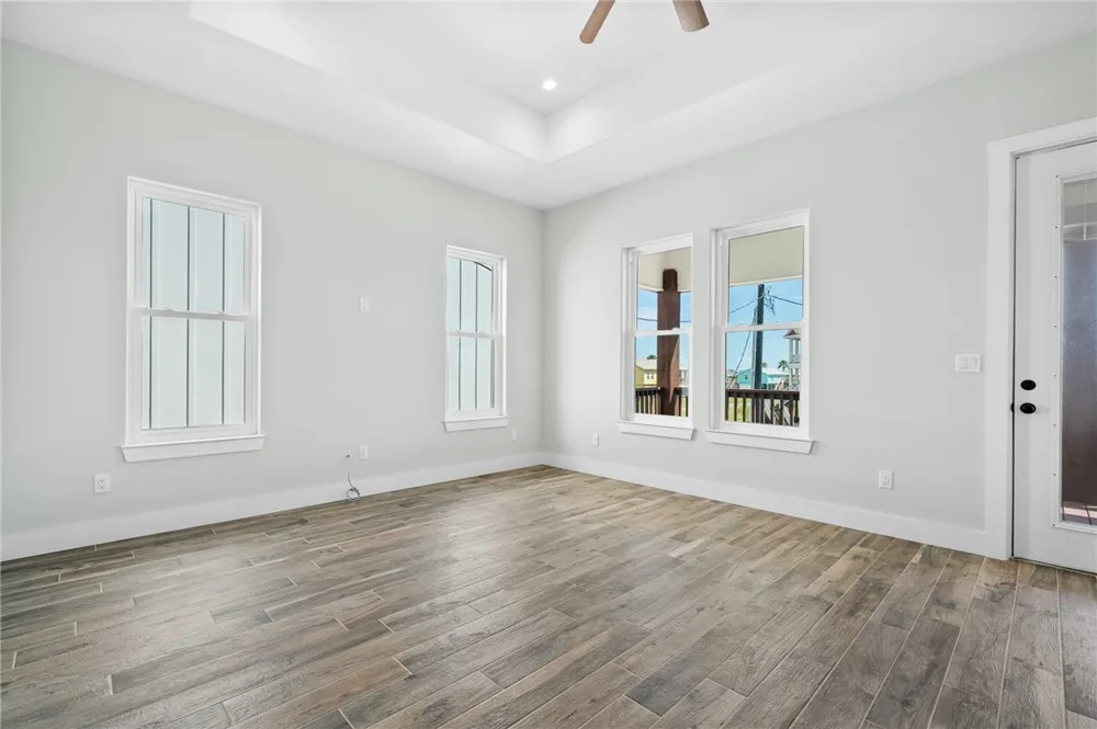 1007 S Live Oak Street Rockport, TX 78382
