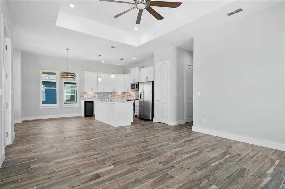 1007 S Live Oak Street Rockport, TX 78382