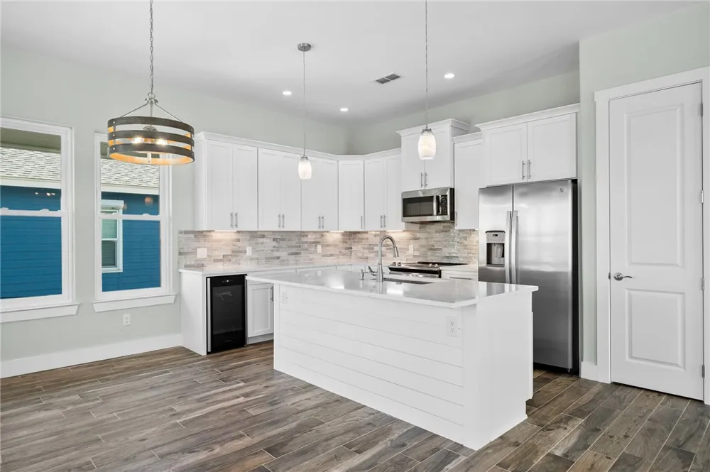 1007 S Live Oak Street Rockport, TX 78382