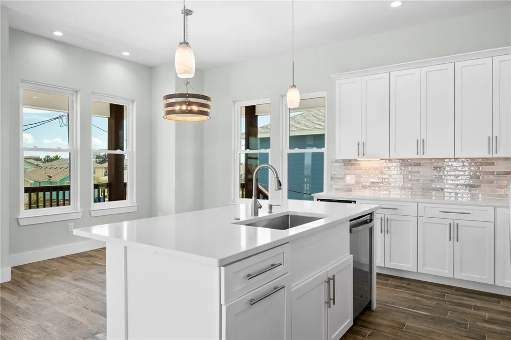 1007 S Live Oak Street Rockport, TX 78382