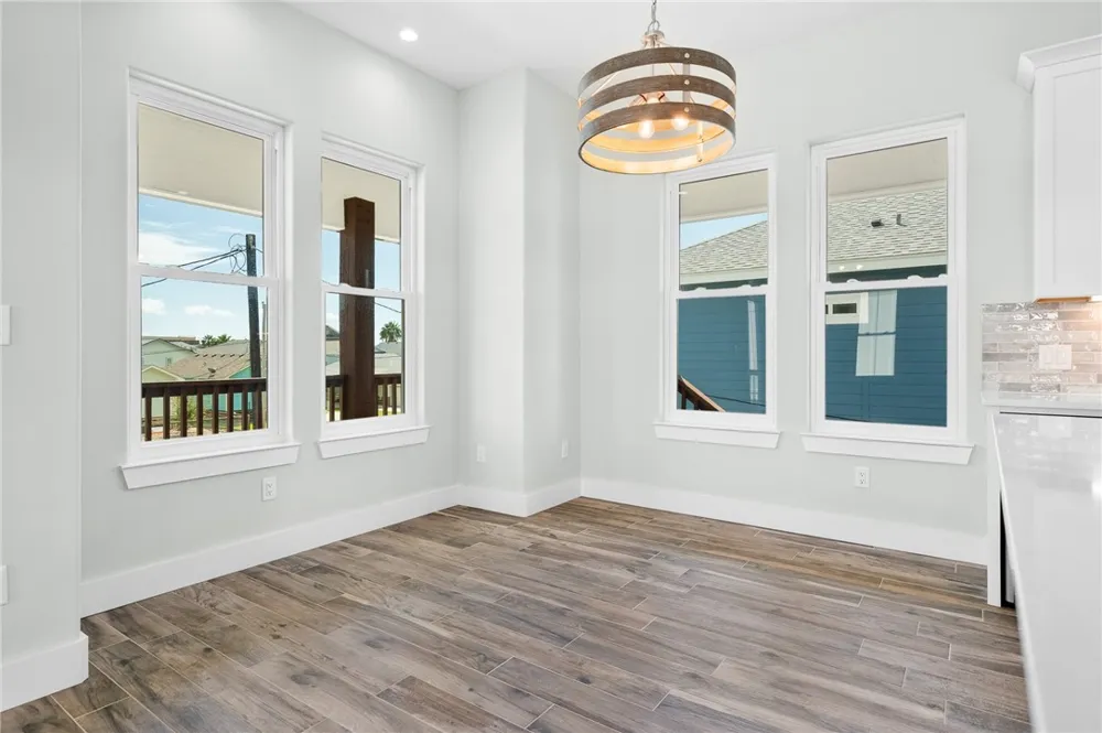 1007 S Live Oak Street Rockport, TX 78382