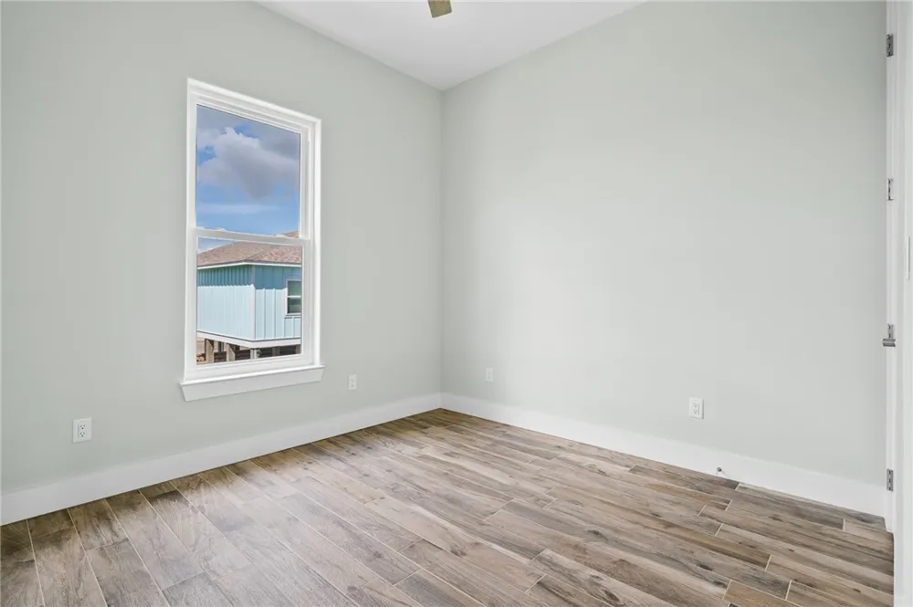 1007 S Live Oak Street Rockport, TX 78382