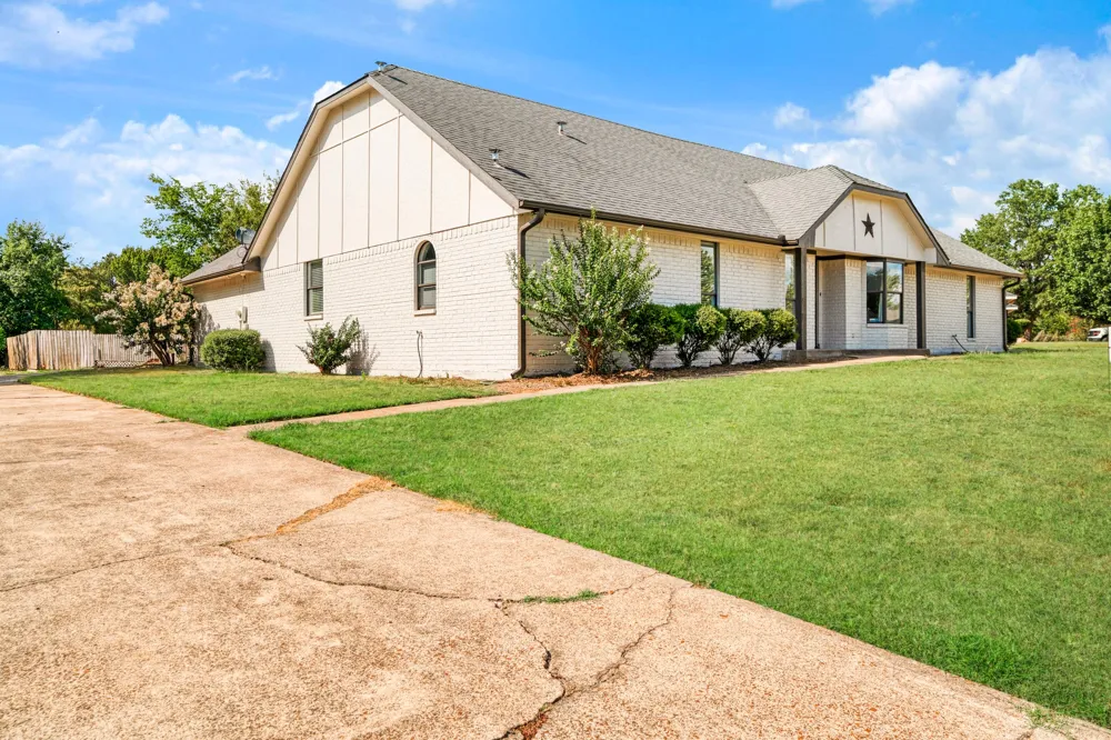 7123 Heather Lane Paris, TX 75462