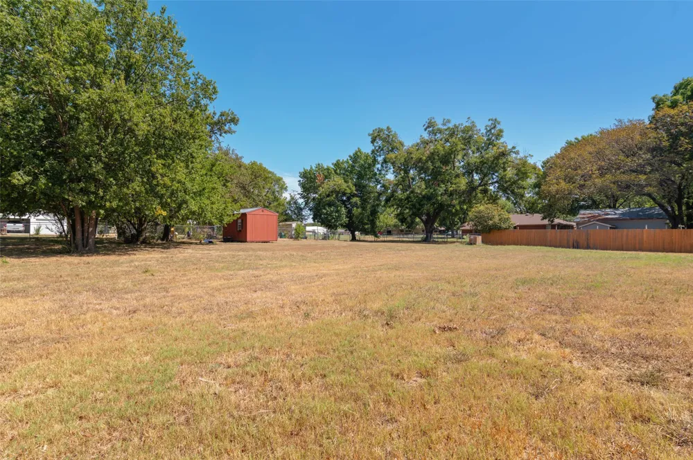 1203 Anthony Gainesville, TX 76240