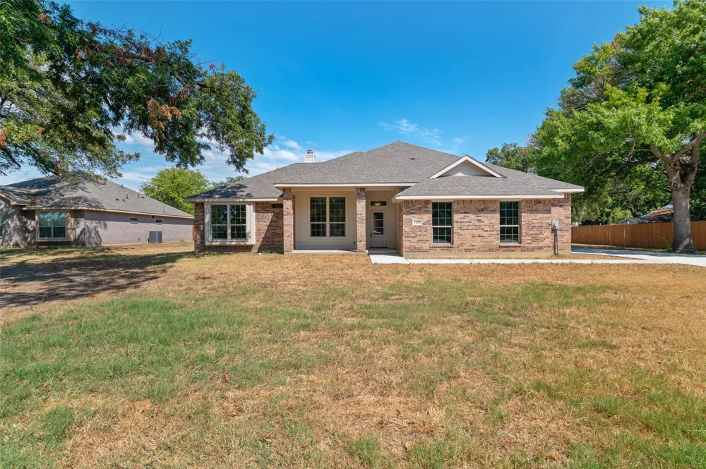 1203 Anthony Gainesville, TX 76240