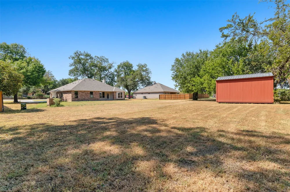1203 Anthony Gainesville, TX 76240