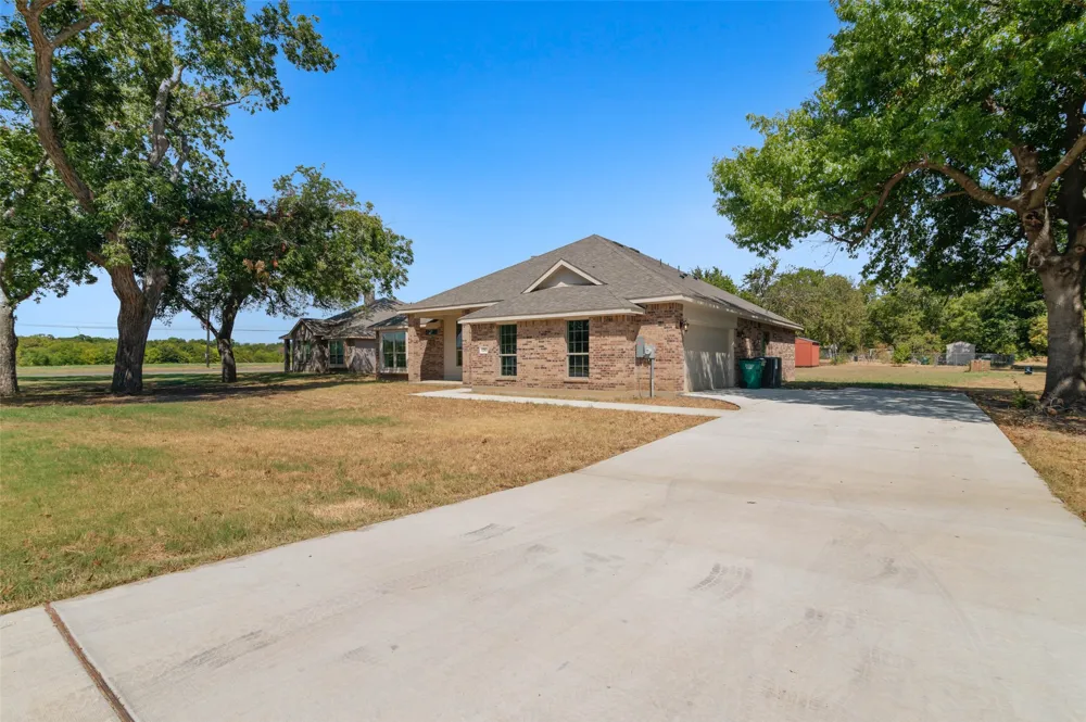 1203 Anthony Gainesville, TX 76240