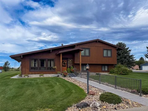 255 W 7th Street