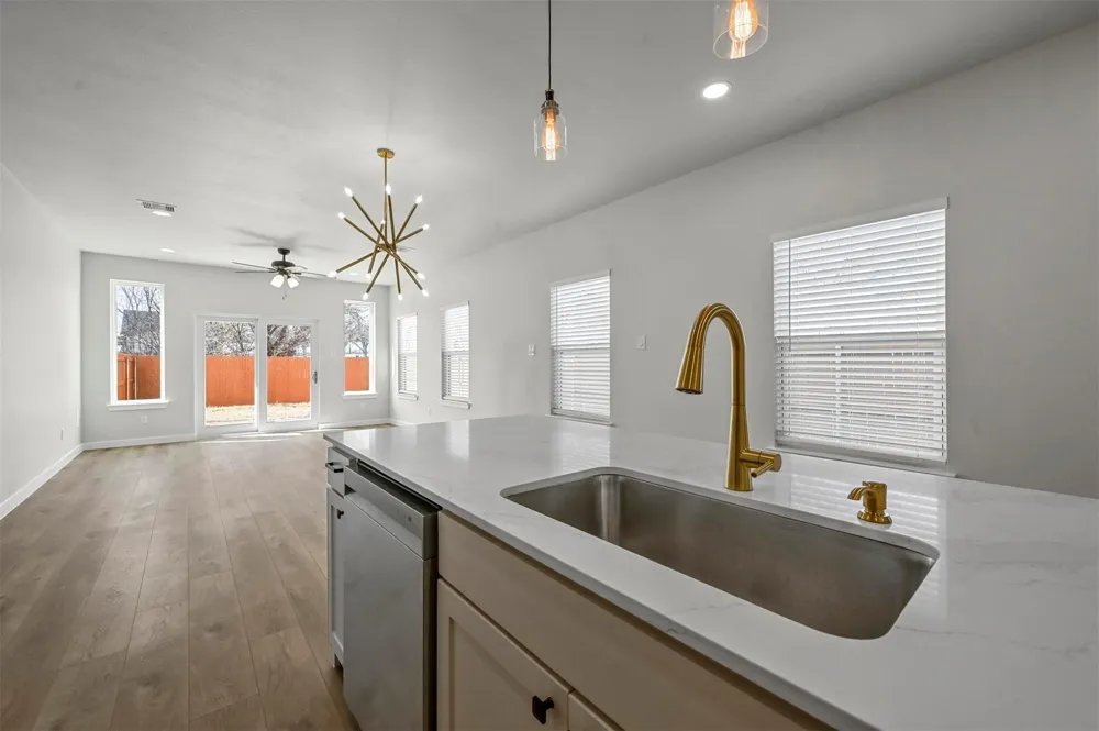 2409 Jeffries Street Dallas, TX 75215