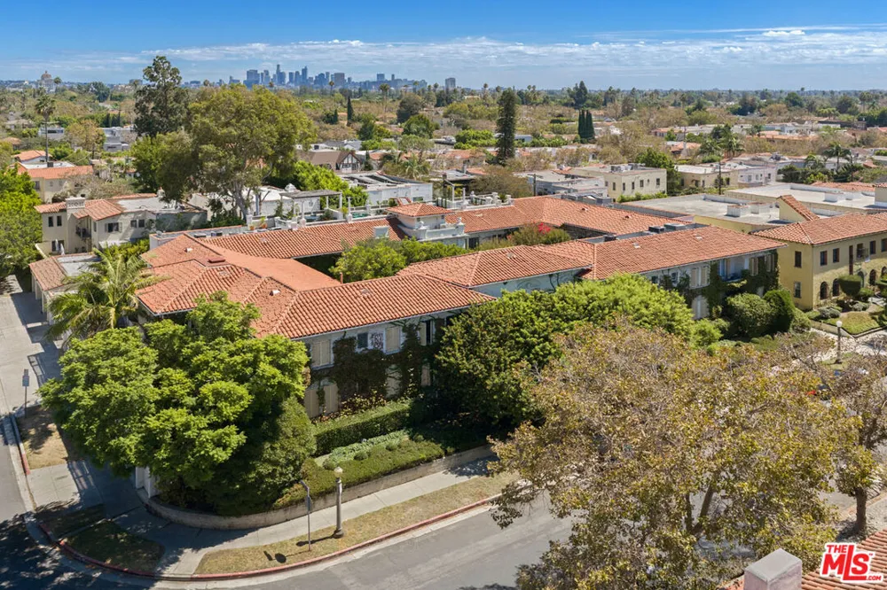 450 Sycamore Avenue Los Angeles, CA 90036