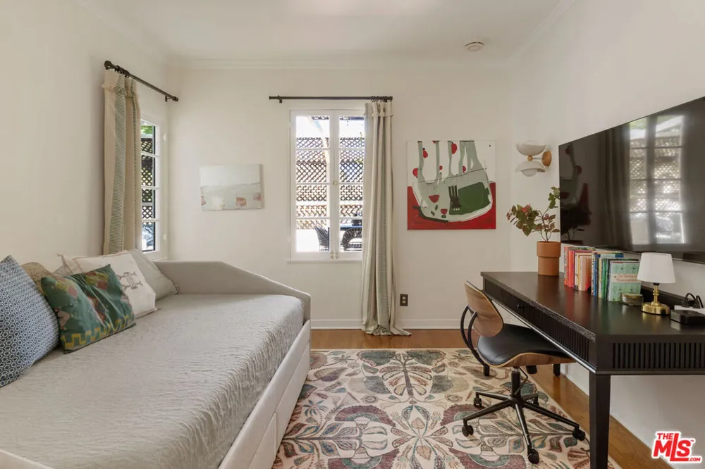 450 Sycamore Avenue Los Angeles, CA 90036