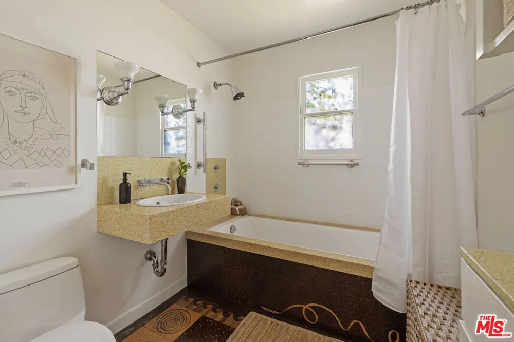 450 Sycamore Avenue Los Angeles, CA 90036